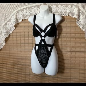 🥀Strapped bodysuit/teddy, hardware, thong back, adjustable straps